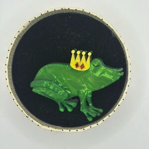 Naveen the romancer brooch